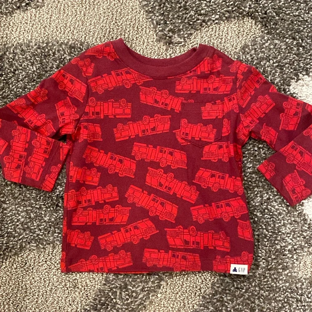 babyGap Baby Boy Red Fire Trucks Tonal Print Long Sleeve Tee Shirt 18-24M